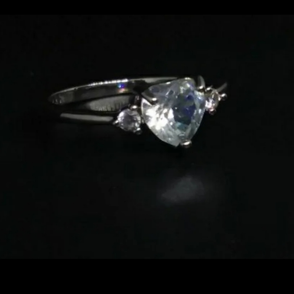 HEART CUT ICE ON FIRE RING - Picture 6 of 9